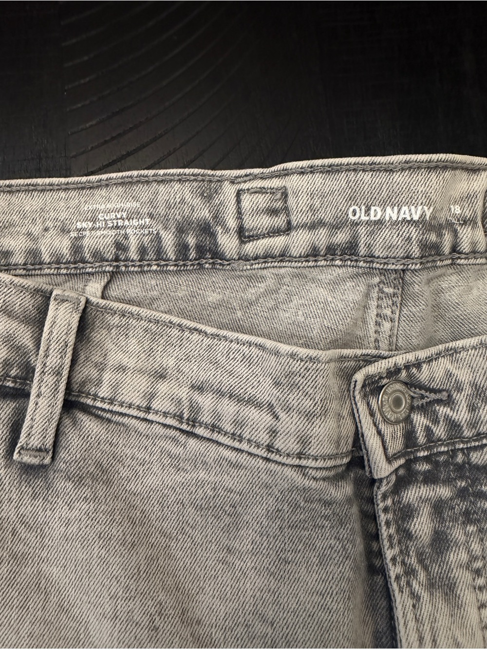 Old Navy Extra High Rise Curvy Sky Hi Straight Gray Frayed Jeans NWT Sz 18Tall - Picture 2 of 8